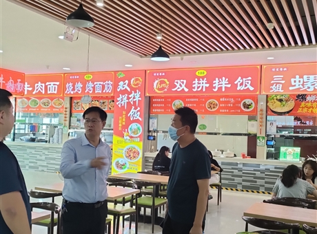 副校長深入食堂檢查指導(dǎo)，護(hù)航新生就餐“第一餐”